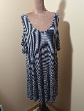 Falls Creek Black & White Striped Cold-Shoulder V-Neck Tunic